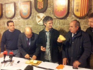 Presentado el primer queso Idiazabal de Navarra de la temporada 2016