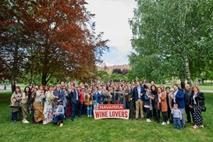 Brindis por el vino con Denominación de Origen