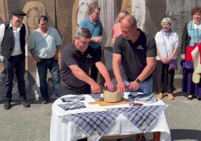El sábado se celebró el Día del Queso de Roncal-Erronkari Gazta Eguna con un emotivo homenaje a Enaquesa y una gran afluencia de público