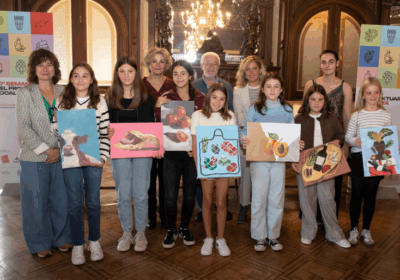 Julia Lara Esandi y Alaia Morala Turumbay, ganadoras de la quinta edición del Concurso de Pintura de la Semana de Producto Local